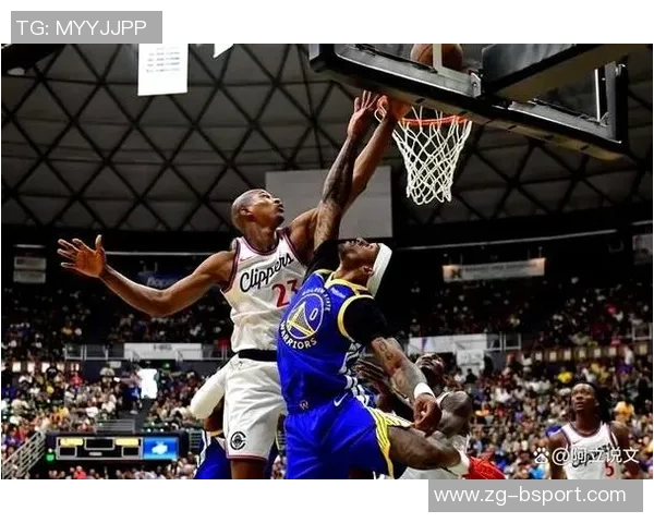 国王与尼克斯激战正酣NBA赛场精彩瞬间回顾与分析